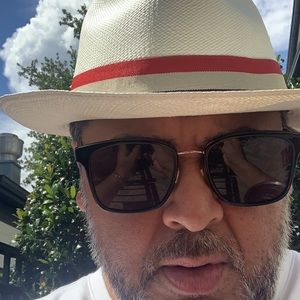 Meet your Posher, Jonathan